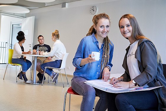 Zeit für Austausch zwischen den Auszubildenden im Aufenthaltsraum