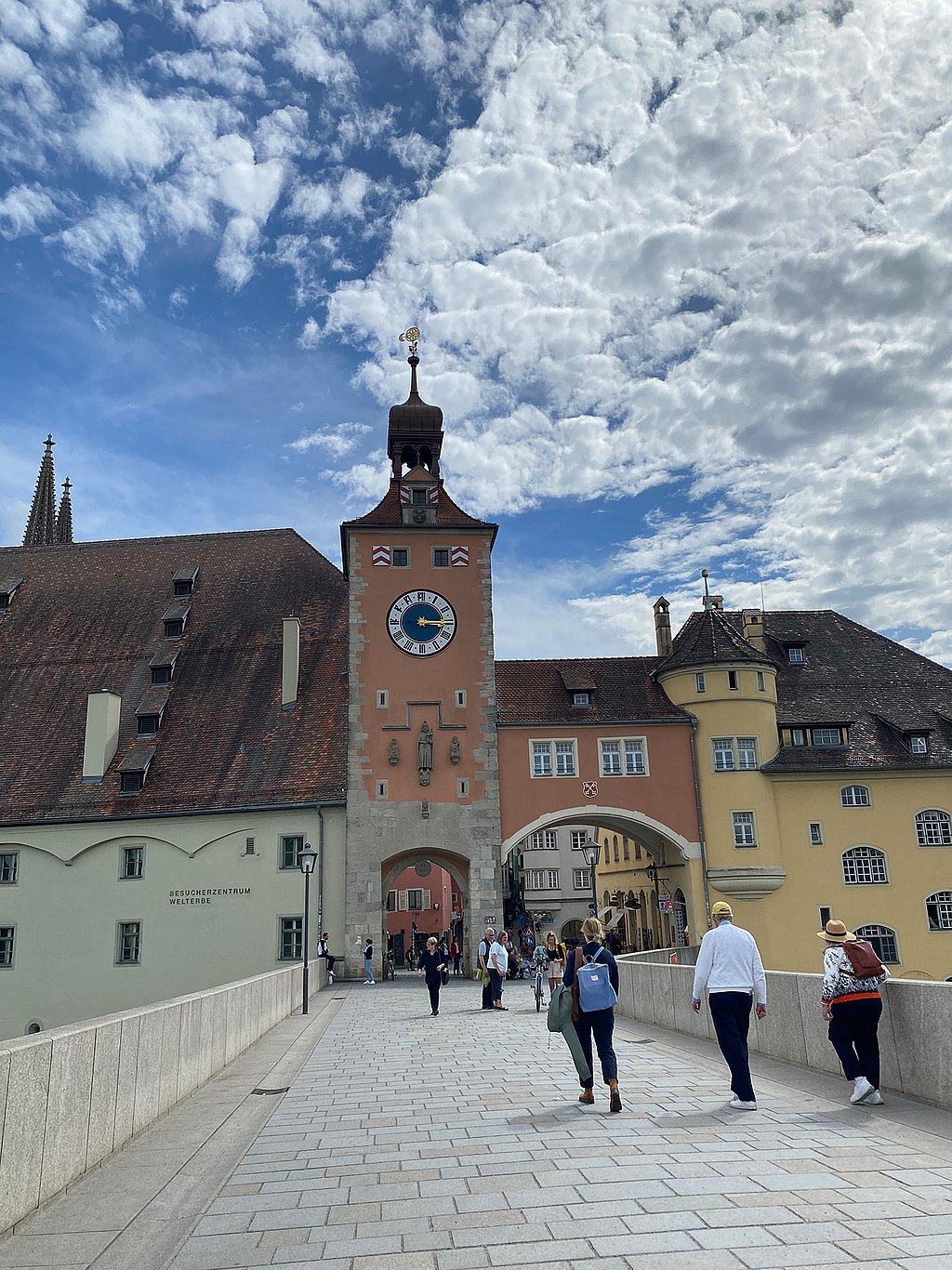 Schweizer Besuch am PflegeCampus Regensburg